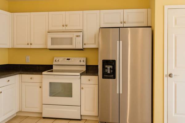 $200,000 / 2br - 1359ft2 - HOME FOR SALE!! 2 Bed, 2 Bath Condo (Greensboro)64027276318210122