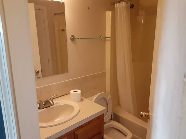 $1,400 / 1 habitación - 1 dormitorio 1 baño en un 2/2 disponible 10-25. (Gloucester)63655335371777122