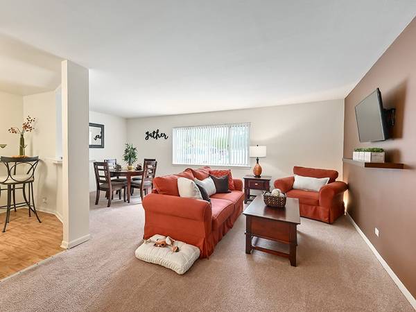 $1,315 / 2br - 890ft2 - Siempre fresco. Siempre original. (1610 Sunset Ave, Waukegan, IL)63846717224451121