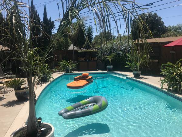 $1,149,000 / 2br - 1085ft2 - Burbank Home For Sale Vintage house with modern upgrades. (Burbank)63812198975363120