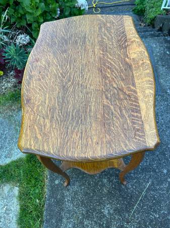 Mesa de salón artesanal de roble tigre sólido - $90 (Bellingham)63435754860163123