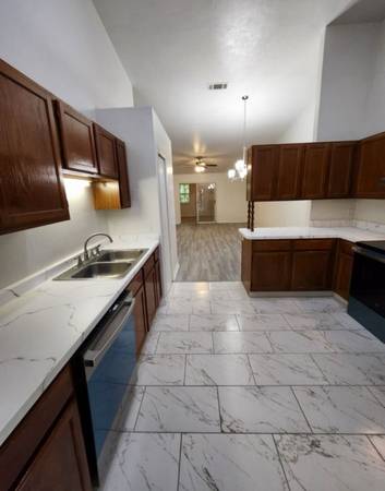 $775 / 6br - ¡DISPONIBLE AHORA! Opciones de vivienda compartida disponibles en Gainesville, FL (Gainesville)63823028365825123