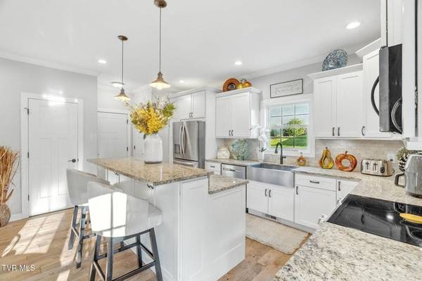 $599,000 / 4br - 2410ft2 - 4 BEDROOM HOME WITH ONLY COUNTY TAXES (Jonesborough)64201866660483122