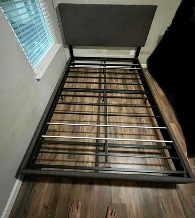 Full size bed frame 1