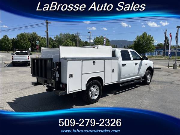 2022 Ram 2500 with utility bed and Tommy gate 4WD! - $37,49563613093813891124