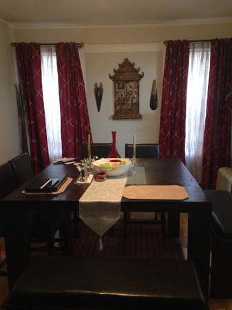Beautiful Dining Room Table & Chairs 1