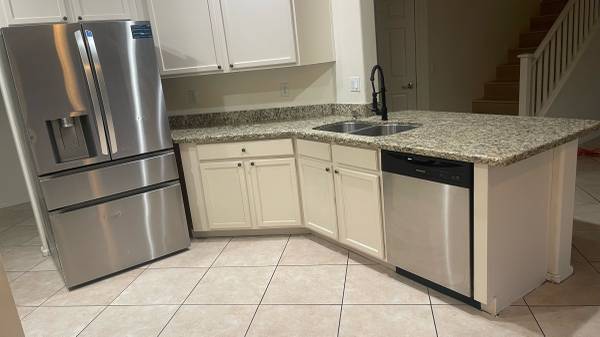 $2,700 / 5br - 2556ft2 - 5 Bed 3 Bath Corner House 67th Happy Valley (Peoria)63966952507907120