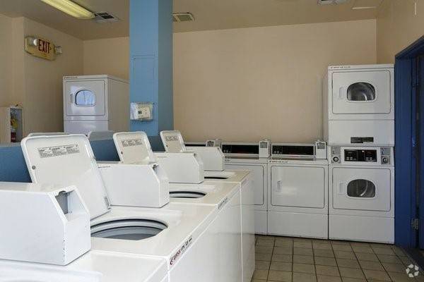 $353 / 1br - 580ft2 - One bedrooms available today! (2200 W. Bonanza Road, Las Vegas, NV)63859500659459123