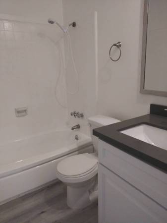 $1,295 / 1br - 700ft2 - ESPACIOSO DE 2 NIVELES 1 HABITACIÓN A PASOS DE LA PLAYA Y CANALES CON ESTACIONAMIENTO CERRADO CON PUERTA! (Venice)63655061906177122