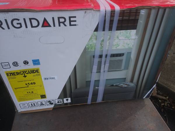 Frigidaire 1020-sq ft Window Air Conditioner (230-Volt; 18000-BTU) 1