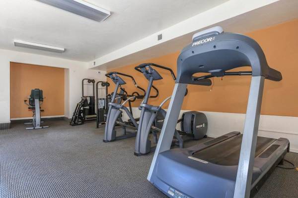 $1,959 / 1br - 704ft2 - Convenient Guest Parking, Fitness Center, 1/bd 1/ba (27303 N. Sara St., Los Angeles, CA)63857734128003124