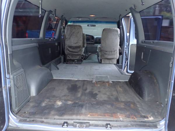 Camioneta Ford Ecoline 1995 - $4,000 (Edmonds)63470768795139124
