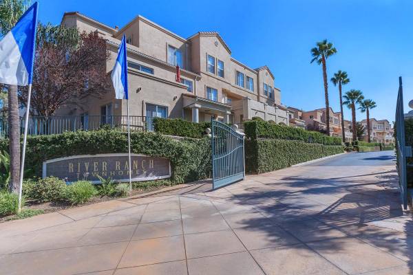 $2,719 / 2br - 1049ft2 - Updated 2BR Townhome | Hardwood, SS Appliances & In-Unit Laundry (18005 W. Anne's Circle, Los Angeles, CA)63701054363649121
