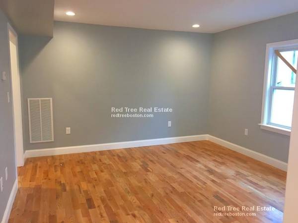 $2,900 / 2br - Renovated 2 bed in Watertown w/ laundry in unit and parking!!63802096963715123