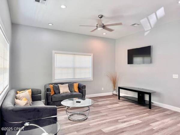 $1950.00 / 3br - 1320ft2 - 1409 E 6th Ct.63910446869122124