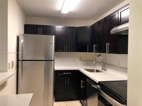 $2,000 / 2br - 2bed 1bath Washer/dryer, pets OK, pool, condo (Plantation)64049277901315121