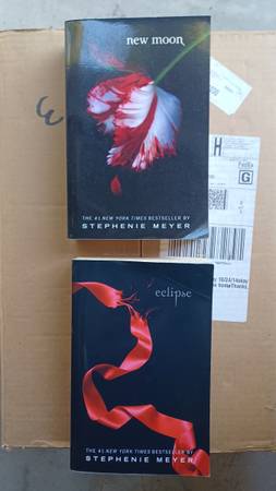 Stephenie Meyer "Eclipse" & New Moon" Book Set 1