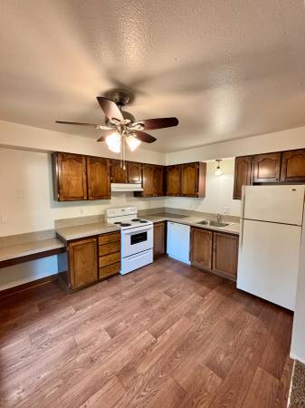 $1,425 / 2br - 800ft2 - Wake Up with a View! Top Floor 2x1 with Pond Views! One Month Free!! (Beaverton/Portland)63999455431811124