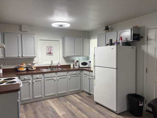 $1,800 / 2br - 1000ft2 - House for Rent Year Long Lease (Kill Devil Hills)63935189870594124