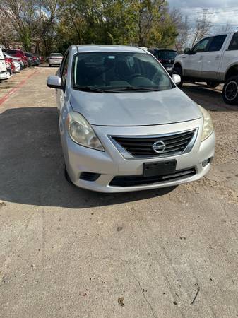 2013 Nissan versa 1