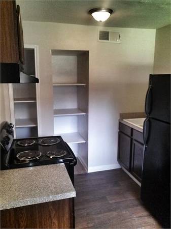 $850 / 1br - 560ft2 - AWESOME 1/1 near train and metro line (Houston)63906679360386124