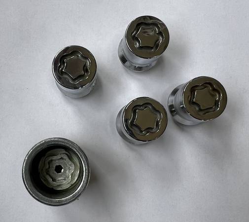 Wheel locks and key 1