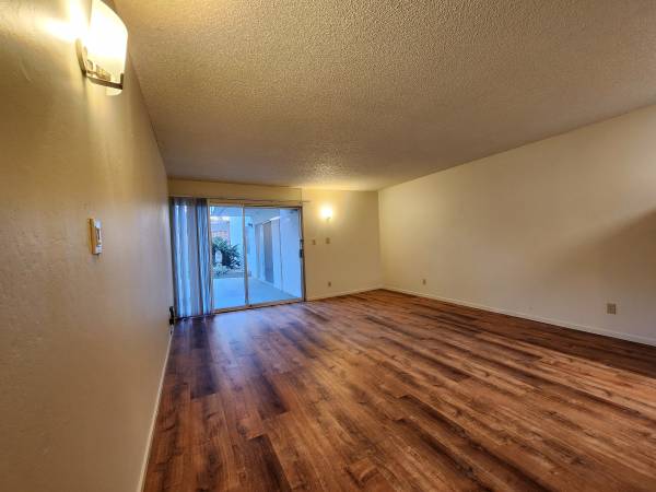 $1,695 Ground floor courtyard studio, close to bus/freeway (oakland piedmont / montclair)63824143088899121
