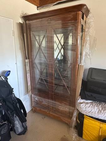 Armwoire Display Cabinet 1