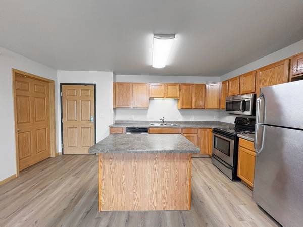 $1,145 / 2br - 1057ft2 - 2 dormitorios, Wi-Fi gratis, en Minot (3414 21st Ave NW, Minot, ND)63683013352193124