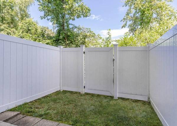 $2,863 / 2br - 1081ft2 - Loft-style homes, Gas fireplace, Granite countertops, Loft (Peabody, MA)63996691461506122