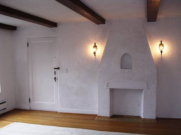 $2,100 / 1br - 696ft2 - $2,100 mo/1 br – Old World Charm/Beamed Ceilings, Hardwood Floors (Capitol Hill)63659566889089123