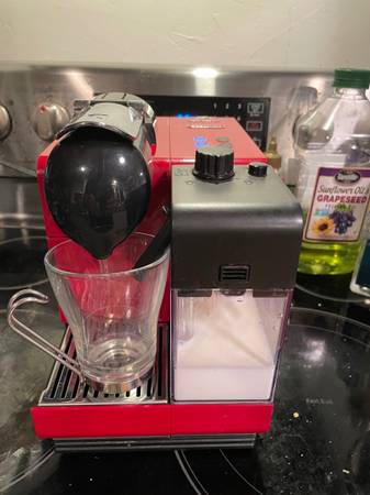 Delonghi espresso and latte maker. Made in Italy 1