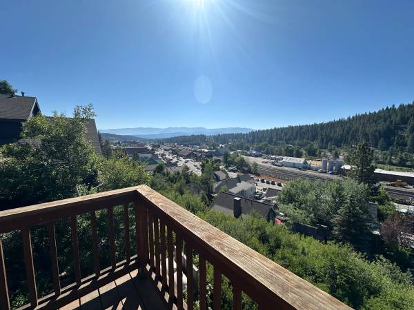 $4,000 / 4br - 1900ft2 - $4,200 / 4br - House for Rent - AMAZING Views Walkable Downtown! (Downtown Truckee)63682273242243122