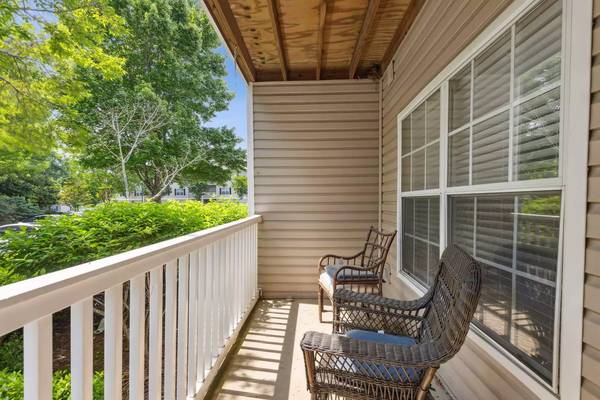 $1,297 / 2br - 1060ft2 - Spacious and beautiful. Consider your new 2 bed / 2 bath found! (Stone Mountain - Stone Mountain Park)63964265932162123