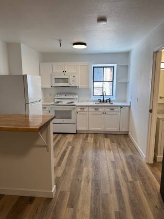 $1,200 / 1br - 465ft2 - Fantastic one bedroom available now! (Downtown Portland)63831465410179120