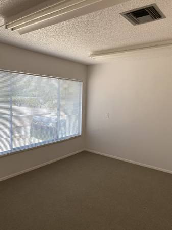 $1,200 / 800ft2 - Convenient Southgate Circle commercial / Office space 800 sq ft. (Sarasota)63791154165507122