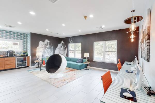 $1,355 / 1br - 640ft2 - Edificio libre de humo, mantenimiento en el lugar (916 Beaver Grade Road, Pittsburgh, PA)64013374460674123