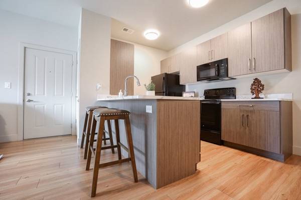 $1,495 / 2br - 920ft2 - 🌟SAVE $750!  Chic Bungalow (2x1) available NOW!!!🌟 (Ammon)63952519225730123