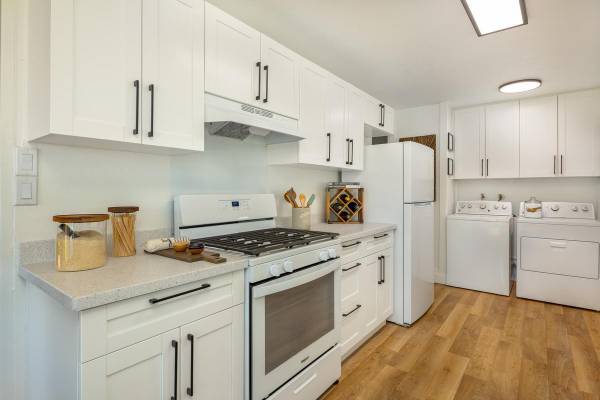 $3,774 / 3br - 1420ft2 - Party Pavilions, All New Light Fixtures & Ceiling Fans (Ewa Beach)63686691836801124