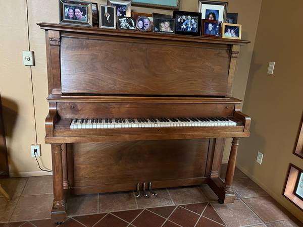Free upright Piano 1