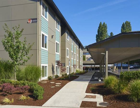 $1,975 / 1br - 600ft2 - 1/bd, Playground, Views of Lake Washington (3005 125th Ave SE, Bellevue, WA)63811610515459122