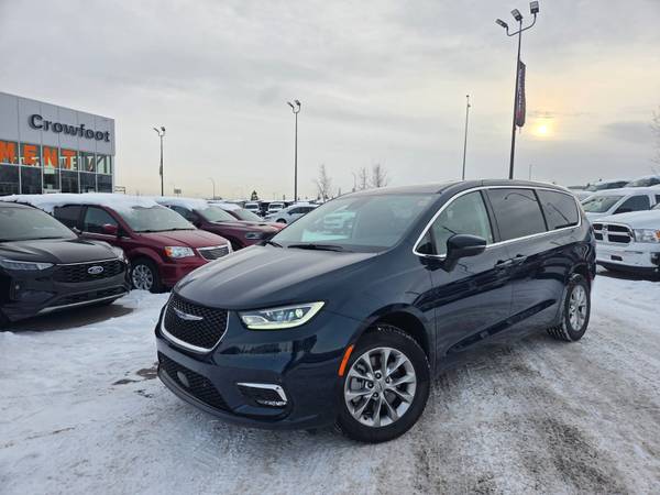 2023 Chrysler Pacifica Touring L -AWD, No Accidents, Local 1