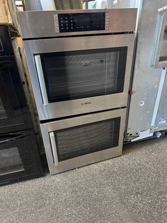 30 inch Right Hinge Bosch Benchmark Double Wall Oven 1