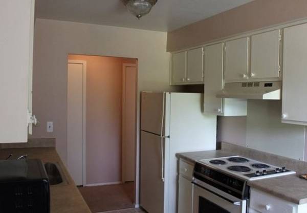 $1,369 / 2br - 1200ft2 - Dining Room, In Southfield, 2/bd 2/ba (27435 Greenfield Road, Southfield, MI)63926727618818120