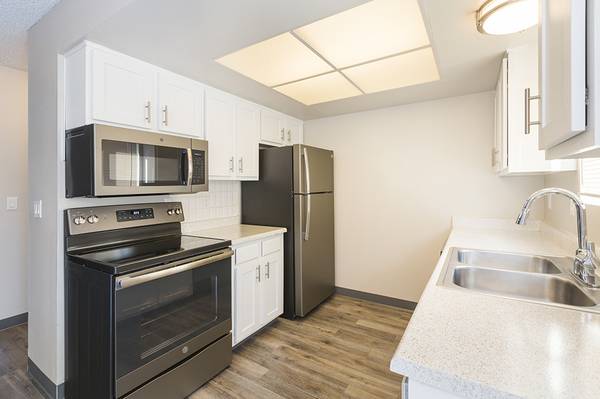 $1,600 / 2br - 985ft2 - Don't Wait Pre-Lease This Nice Townhome (Colorado Springs)63658263785347122
