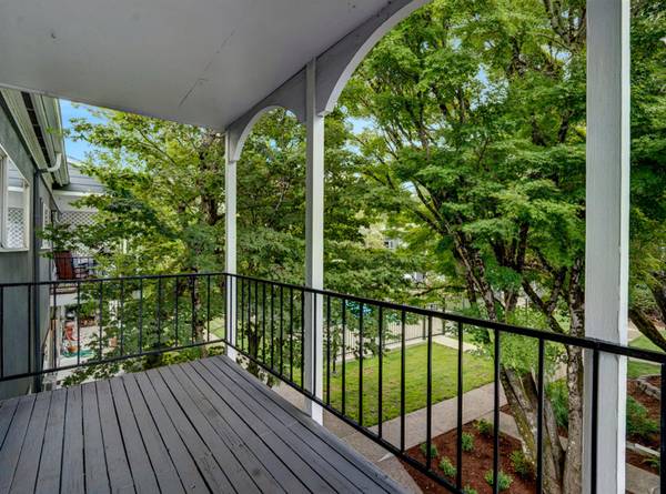 $1,495 / 2br - $1000 OFF or GET an AC! + By the Shopping Center | Private Courtyard (Beaverton)63615726804737123