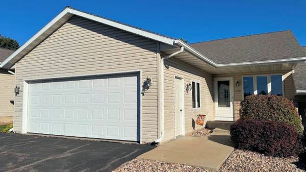 $285,000 / 2br - 2342ft2 - Beautiful 55+ Condo in Great Location (Reedsburg)64048421688705120