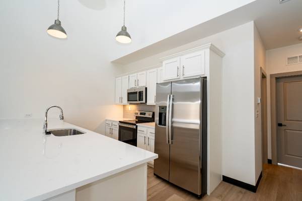 $2499.00 / 3br - 2008ft2 - Stunning 3 Bed 3 Bath Townhome64022450918529121