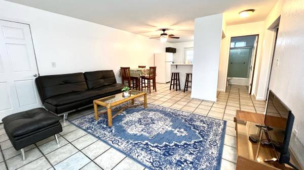 $3,000 / 2br - 900ft2 - Se acepta intercambio de trabajo- Apartamento amueblado de 2 habitaciones y 1 baño con servicios en el centro de Kona (Kailua Kona)63686727379587120