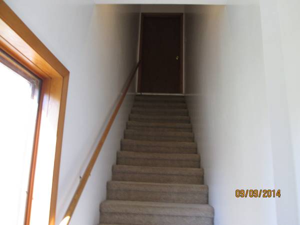 $550,000 / 2br - 1600ft2 - 4.3 acres House, pole barn, and mobile rental (Rockford)63985938914435120